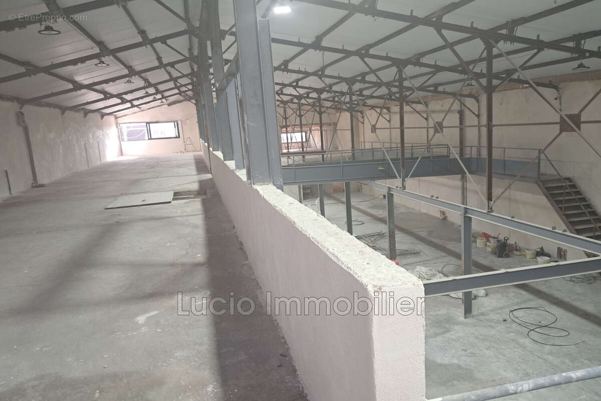Commerce 1100 m² à Champigny-Sur-Marne  - photo 2