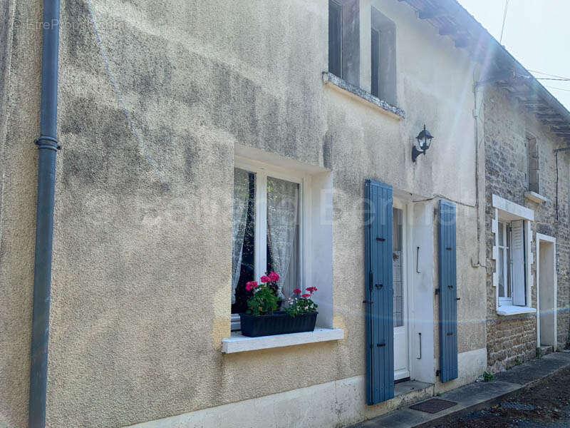 Maison à CHEF-BOUTONNE
