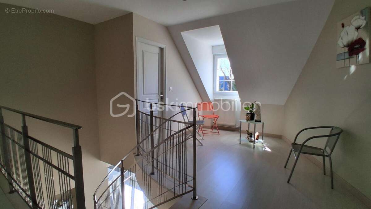 Maison contemporaine de 229m². 11 pièces. 5 chambres. terrain 2267m² - photo 7