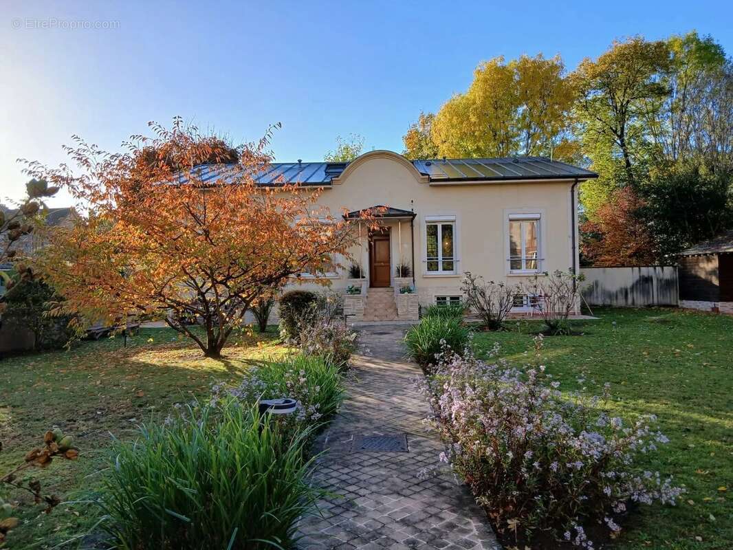 Appartement à HOUILLES