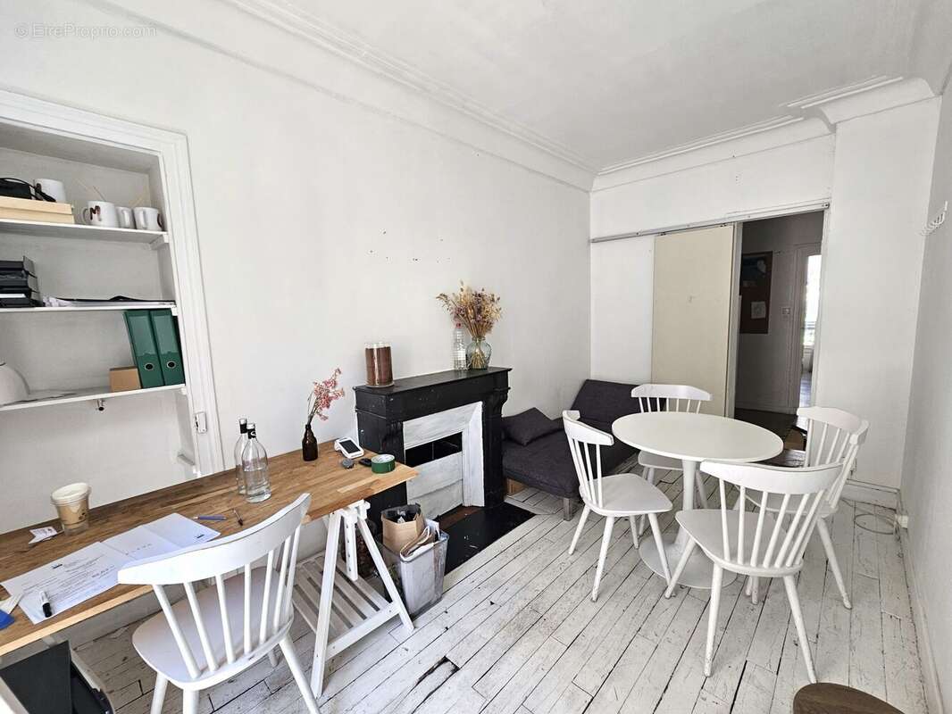 Studio étage - Autre à PARIS-11E