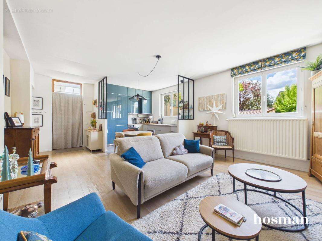 L'esprit Maison de Ville : Type 4 de 92 m² au charme atypique – À fontaines sur saone ( limite sathonay-camp) - photo 3