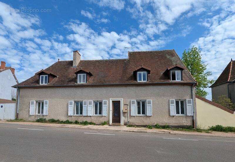 Maison à CHAROLLES
