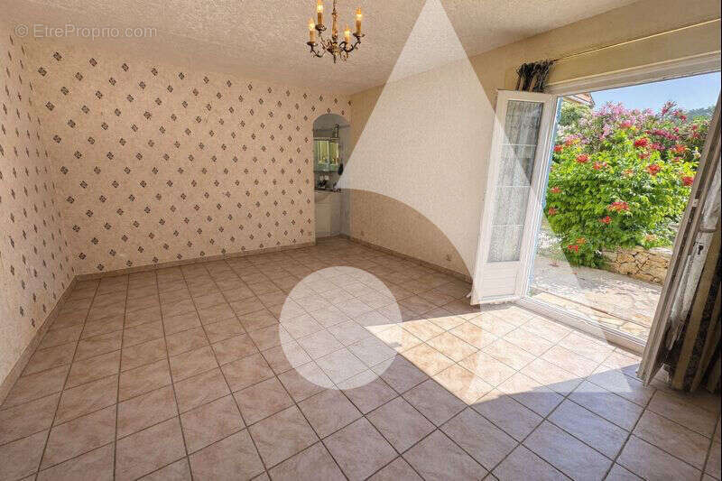 Maison à Villecroze de 247 m² sur terrain de 1.660m² - photo 13