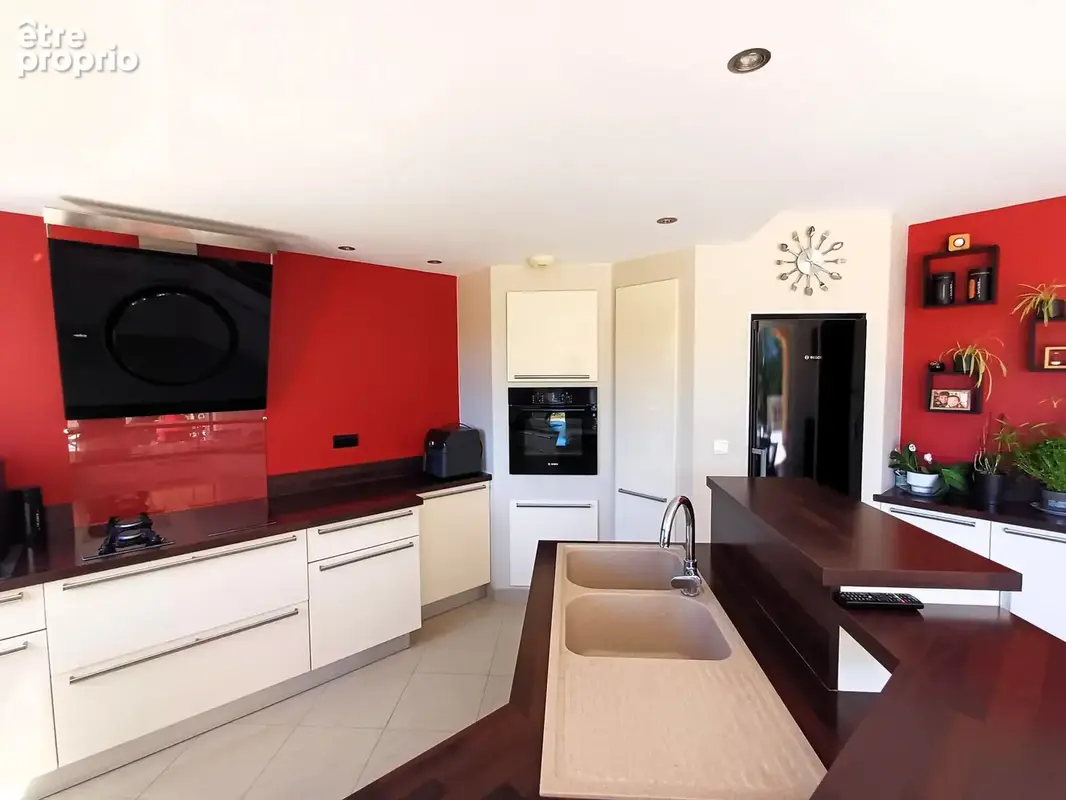 Superbe Villa d'architecte 197 m2, terrasses, jacuzzi, grand garage et cave sur 1318 m2 de terrain - photo 6