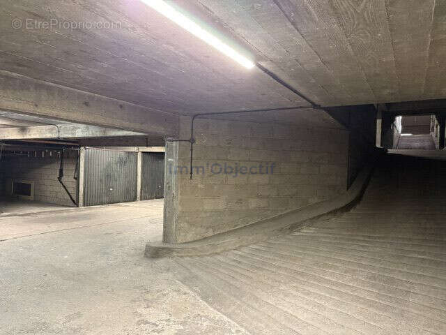 Parking à PARIS-12E