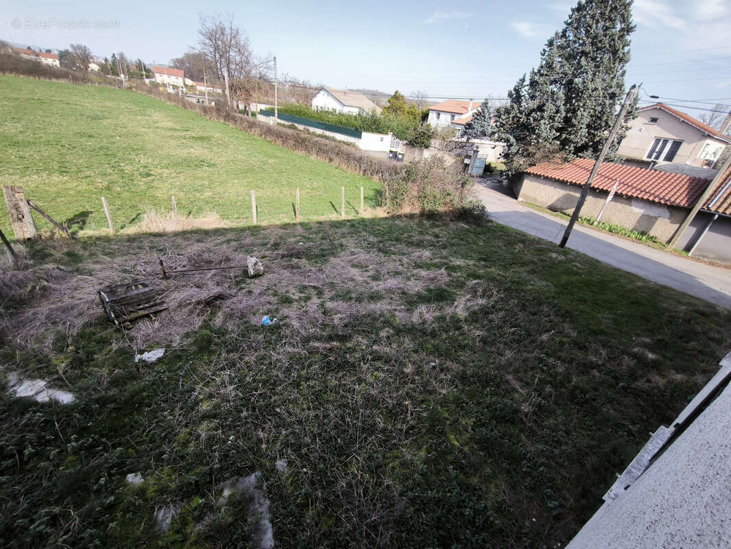 Appartement à VEAUCHE