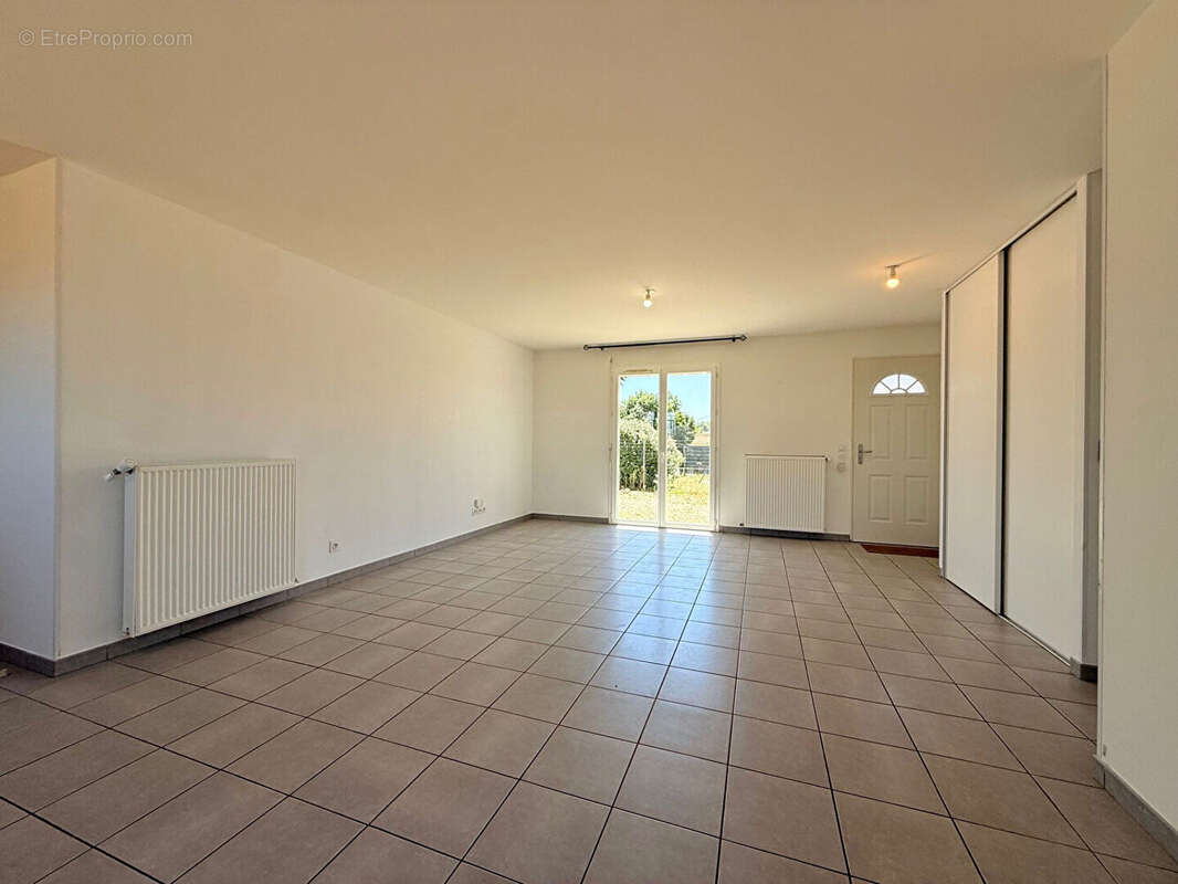 Maison 90m² à saint-denis-de-pile - photo 3