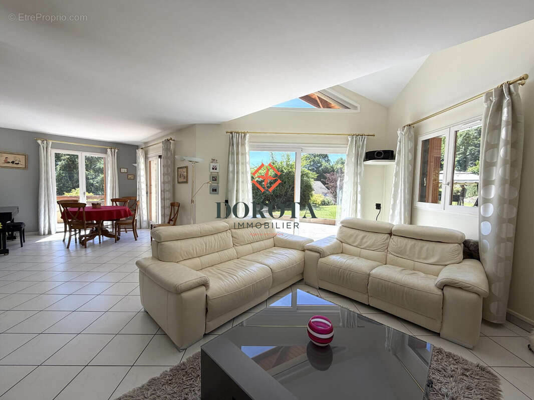 Maison 167 m² à La Combe-De-Lancey  - photo 4
