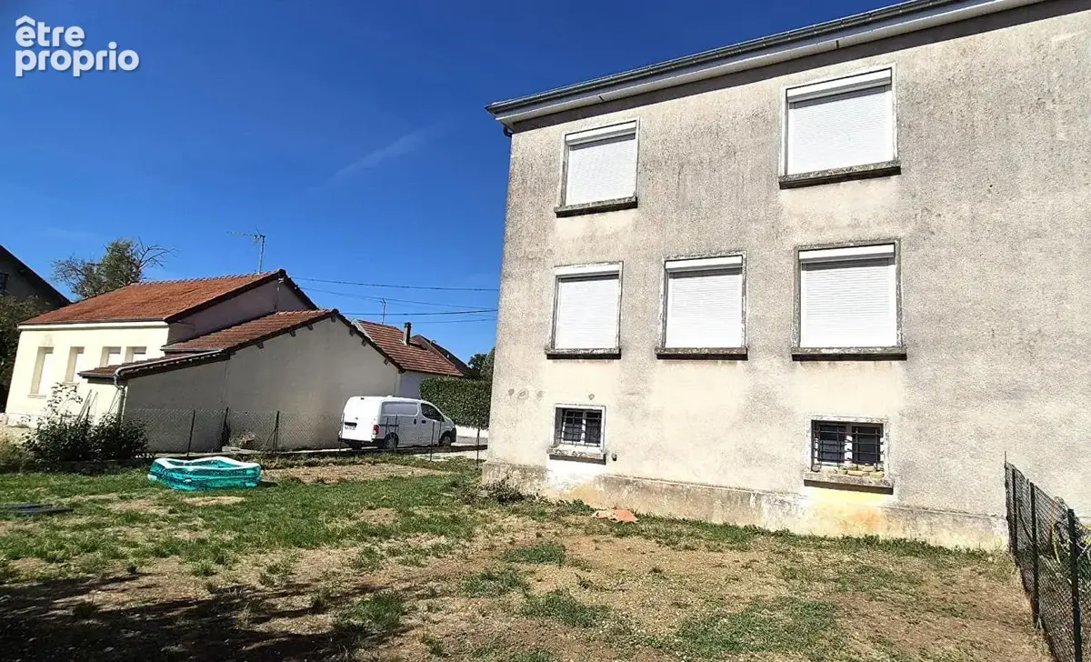 Belle Maison sur Sous-sol de 88 m² Rénovée avec Cours, Cave, Buanderie, Garage de 24 m² et un Terrain clos et entretenu de 329 m - photo 5