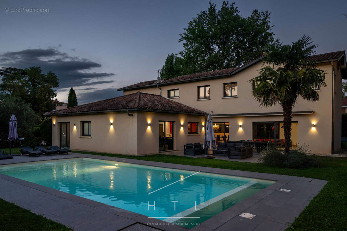 Maison contemporaine de 420 m2 avec piscine à Écully - photo 4