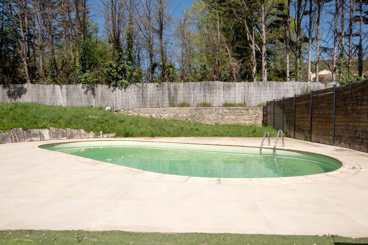 Maison à CHATEAUNEUF-GRASSE