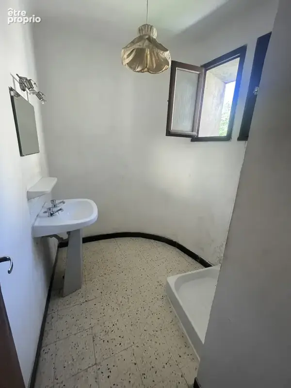 A vendre T2 avec deux garages - photo 4