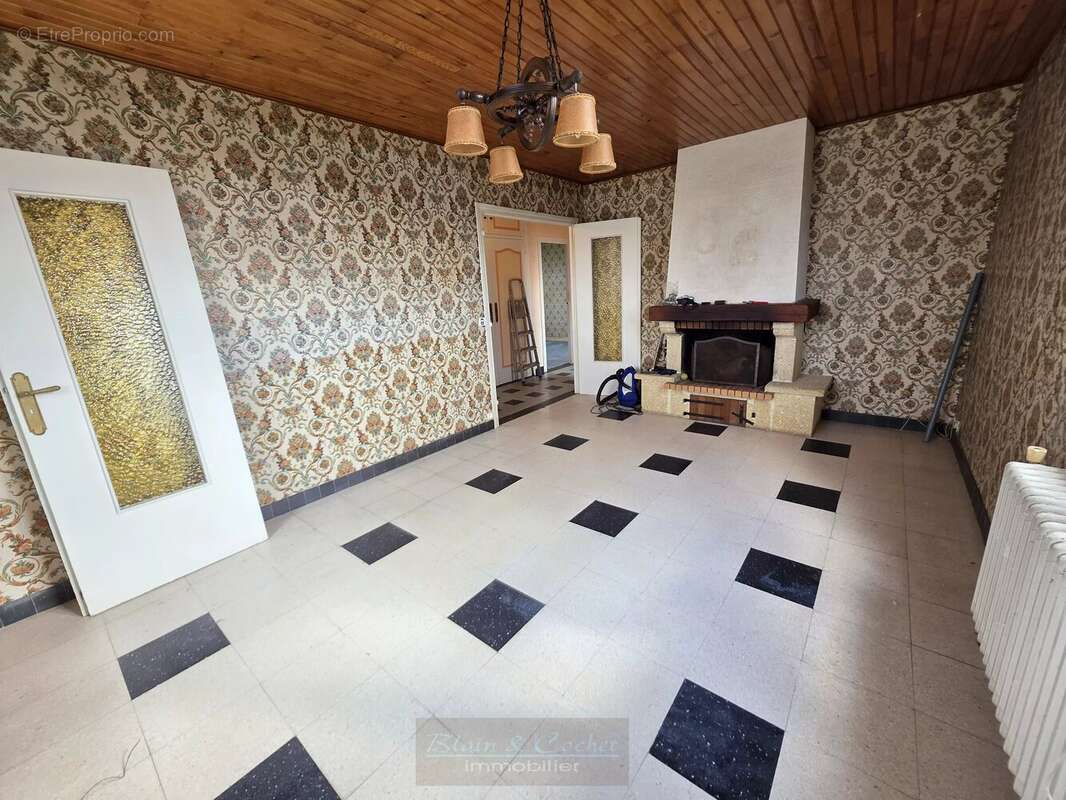 Maison à AMILLY