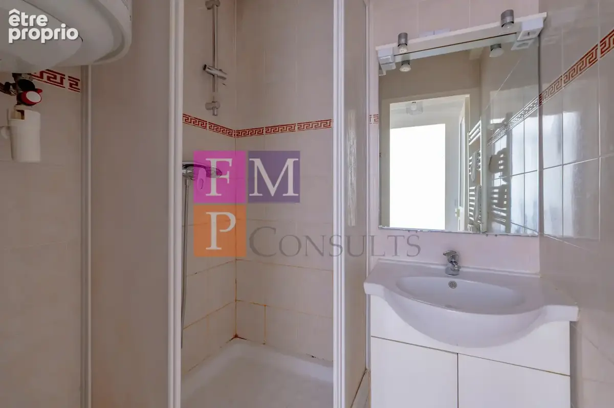 PARIS 12EME Studio - bel Immeuble ravalé- Avenue Arnold Netter idéal investissement ou premier achat - photo 7