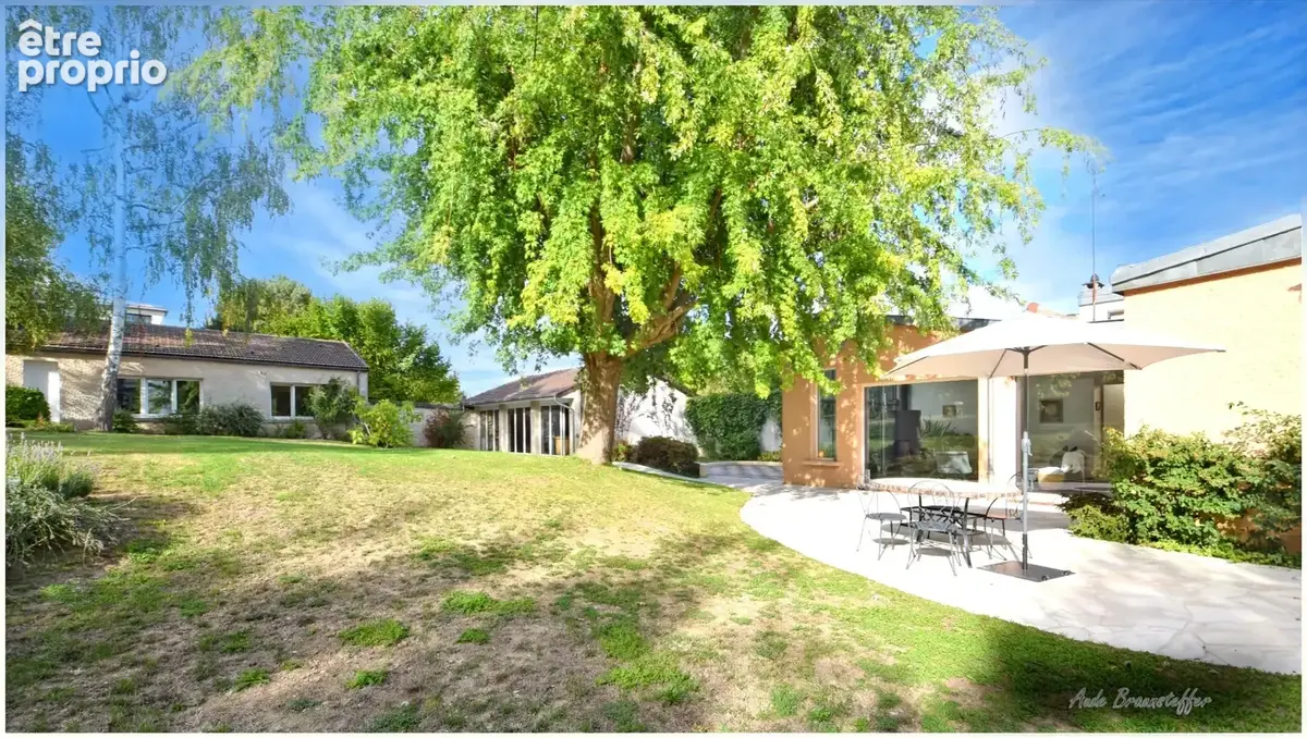 Dpt Yvelines (78), à vendre VILLENNES SUR SEINE, propriété P11 de 327,3 m² sur un terrain piscinable de 1 495,00 m² - photo 3