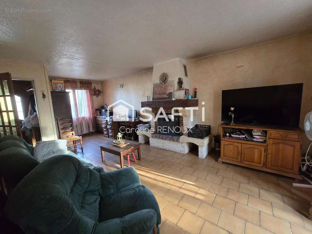 Photo 2 - Maison à LA ROQUE-D&#039;ANTHERON