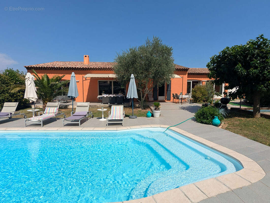 SALERNES, villa de plain-pied, 180 m², garage, piscine, au calme. - photo 3