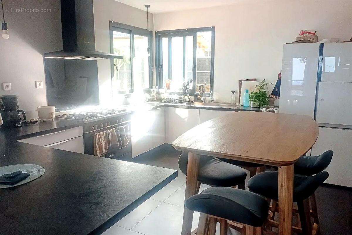 Appartement 277 m² à Petite-Ile  - photo 9