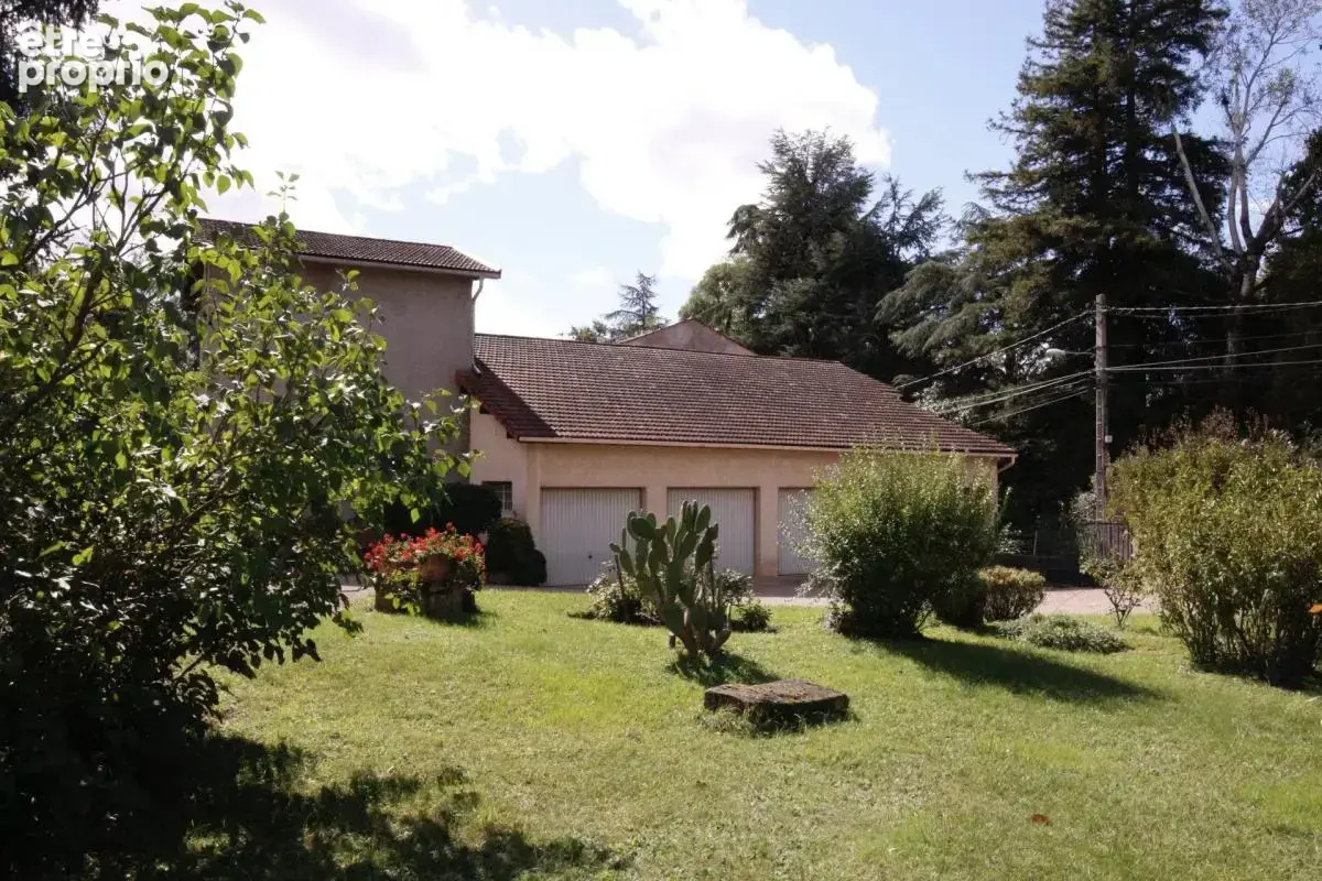 Maison de 118 m² - 4 pièces - SAINT GENIS LAVAL - photo 13