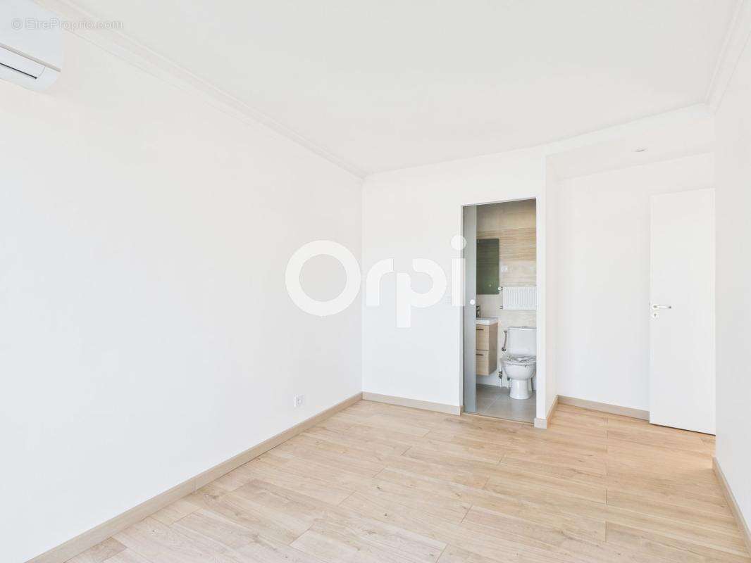 Cannes marina - renove - etage eleve - t4 traversant - orientation sud ouest nord - photo 8