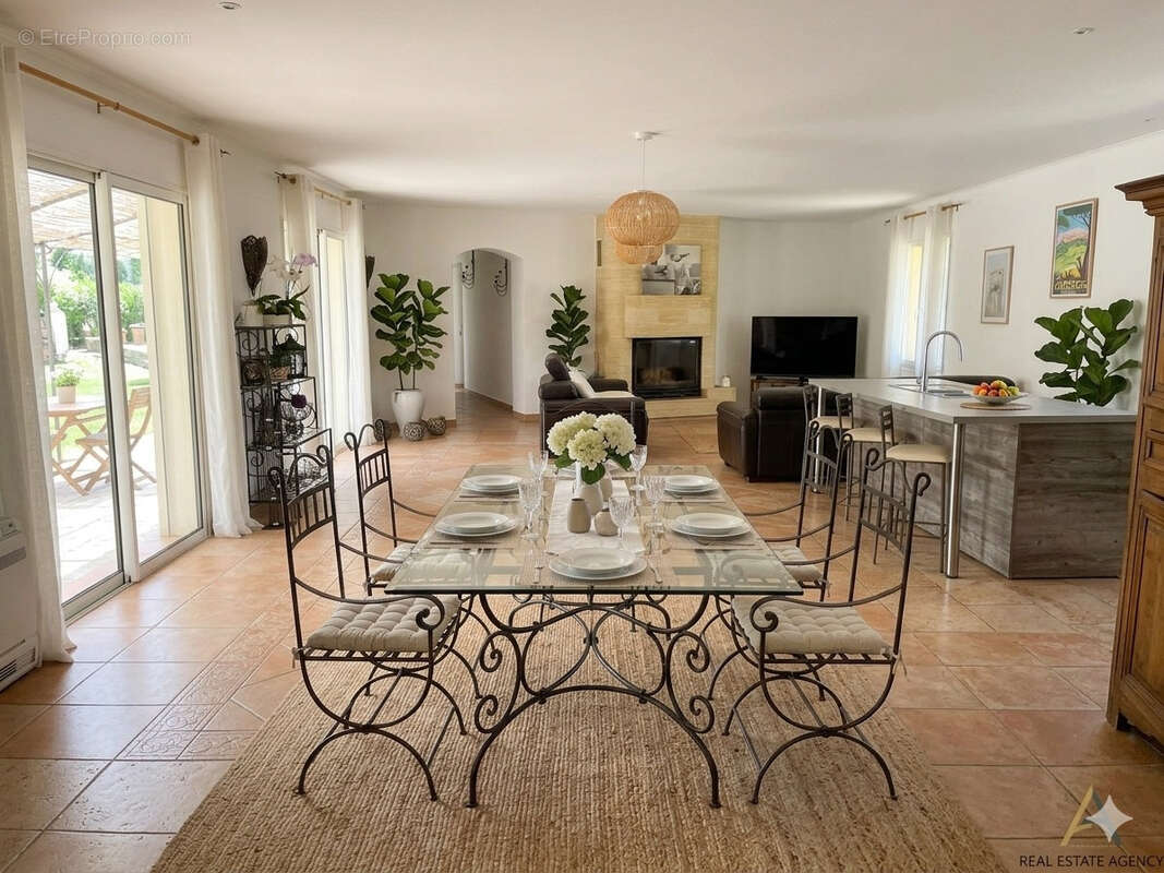 Maison à LE CASTELLET