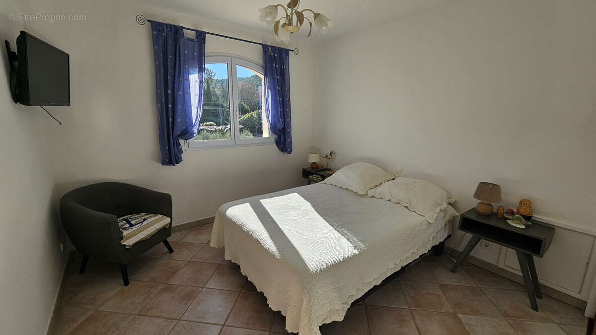 Maison à BAGNOLS-EN-FORET