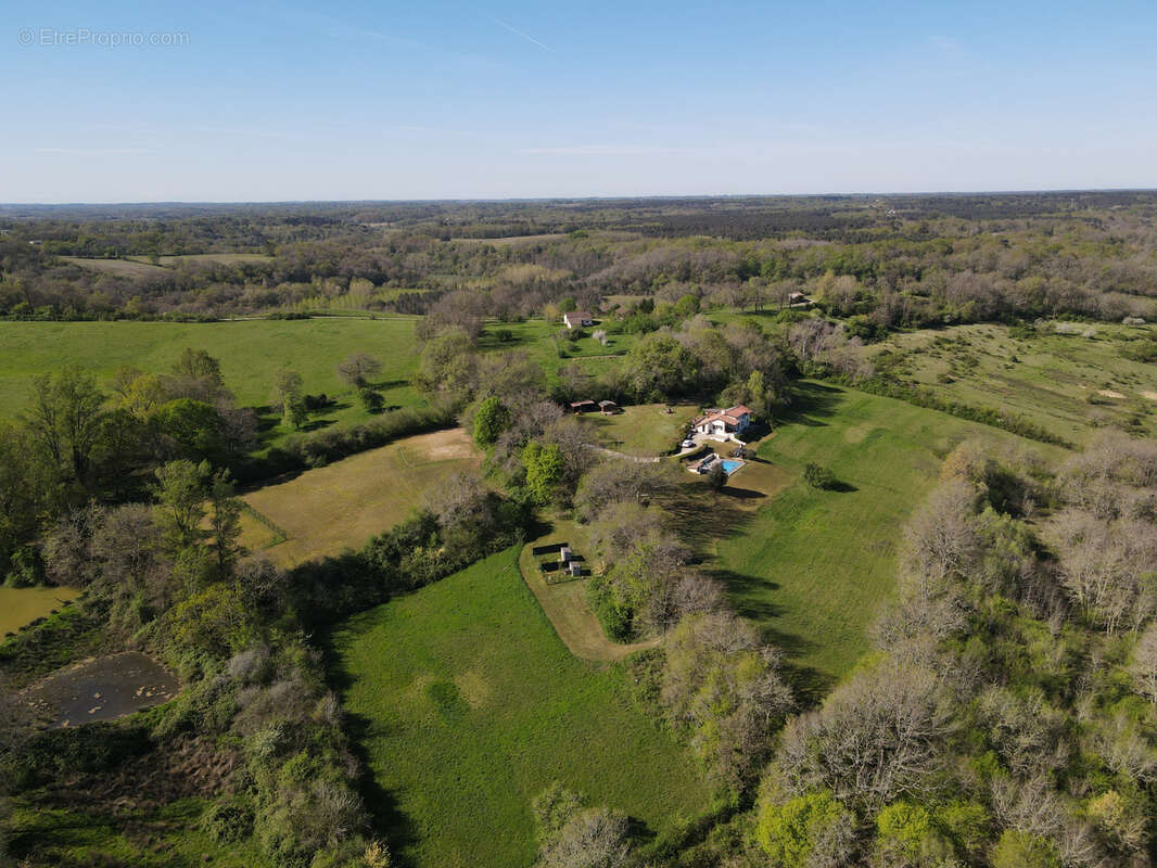 Maison à SAINTE-MAURE-DE-PEYRIAC