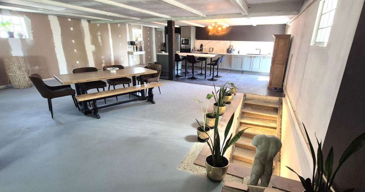 Superbe Ensemble Immobilier de 240 m² Style Champenois à Réhabiliter avec ses Greniers, Dépendances et 1 Logement Résidentiel de - photo 10