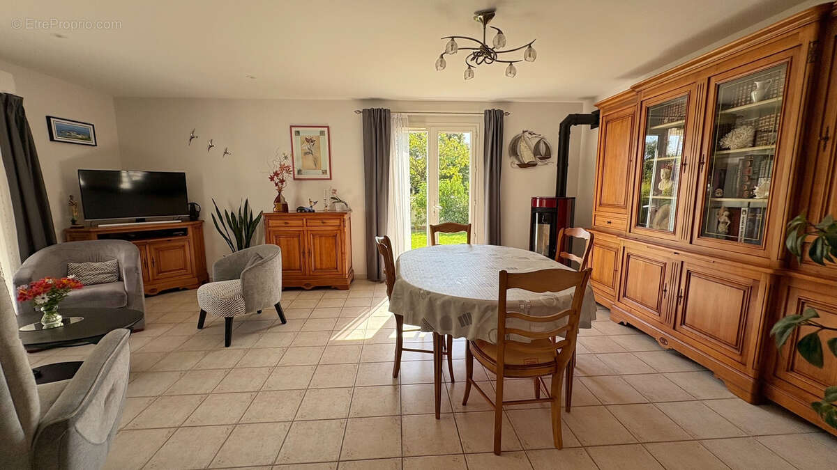 Maison à FRONTENAY-ROHAN-ROHAN