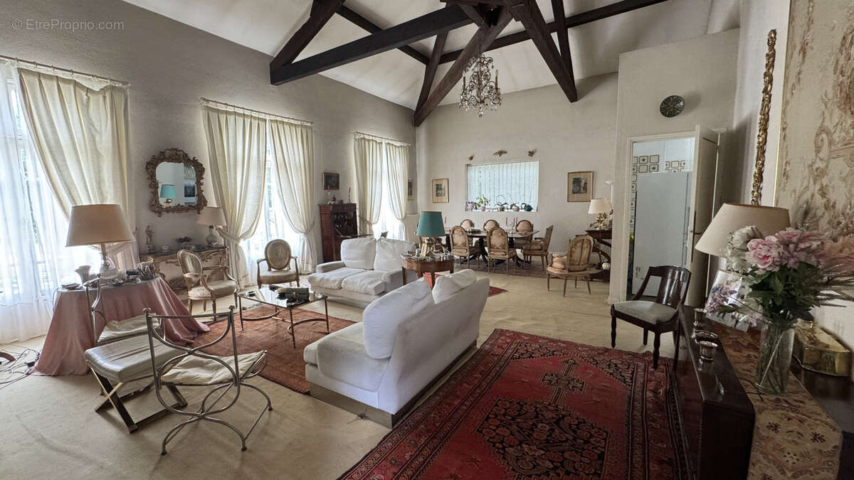 Maison de charme à vendre   Proche du Golf de Campagne à Nîmes - photo 2