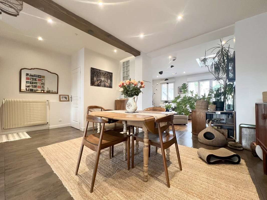 Maison à SAINT-MAUR-DES-FOSSES