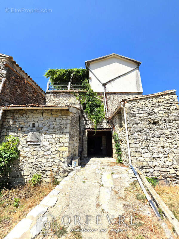 Maison Carnas avec garages sur 2700m² de terrain - photo 17