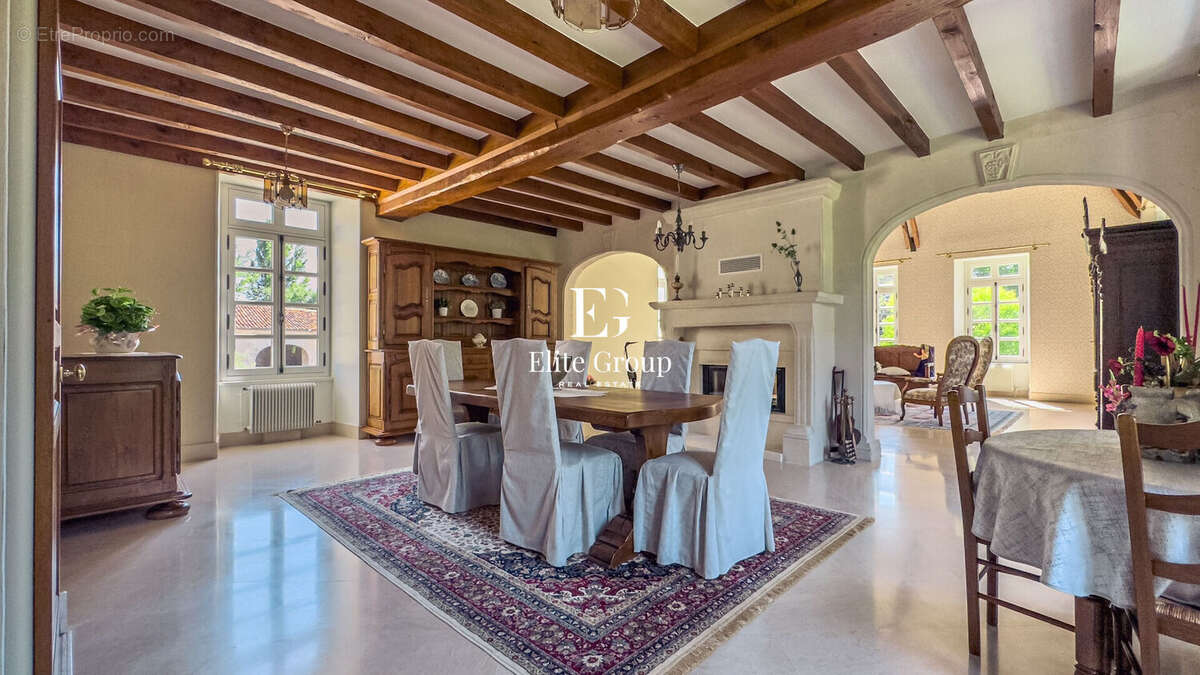 A vendre magnifique logis charentais proche de cognac - 410 m2 - 10 pièces - photo 8