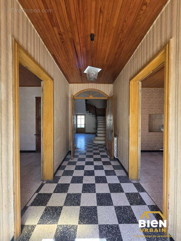 Maison 6 pièces 250 m² à vendre à Milhaud (30540) - photo 2
