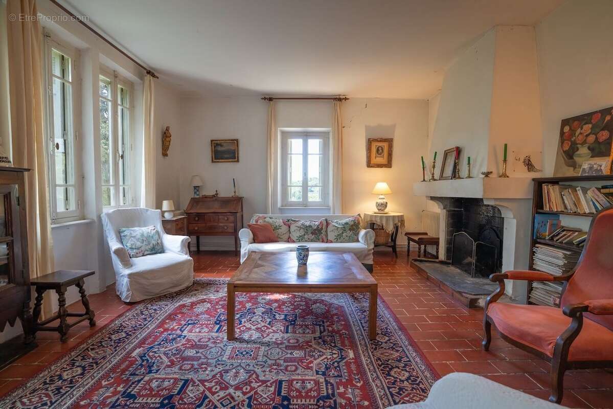 Maison 400 m² à Carcassonne  - photo 9