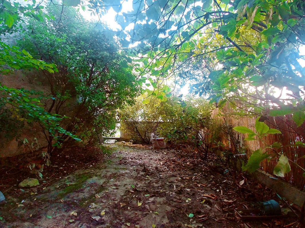 Terrain à PUYLAROQUE