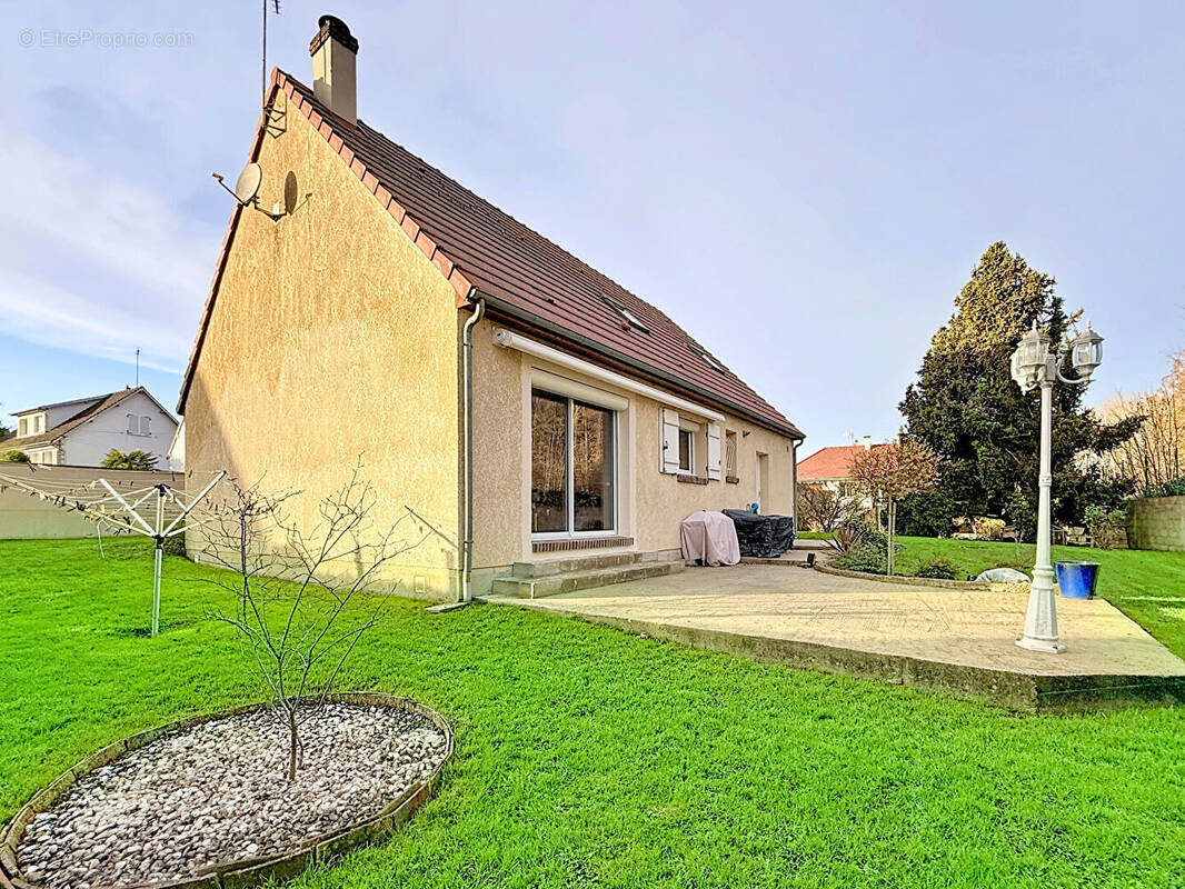 Maison à VER-LES-CHARTRES