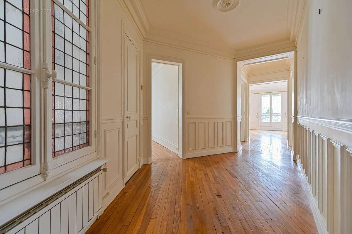 Appartement à PARIS-16E