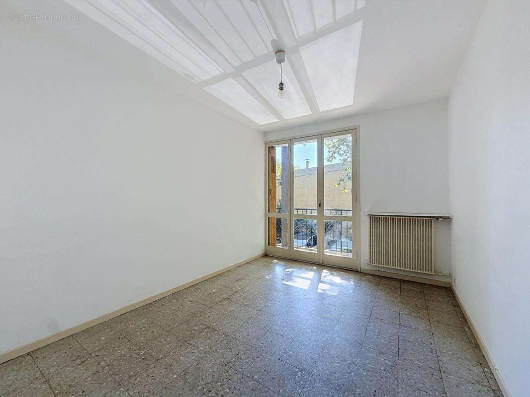 Avignon extra-muros proche rempart - t5 - terrasse - garage - photo 9