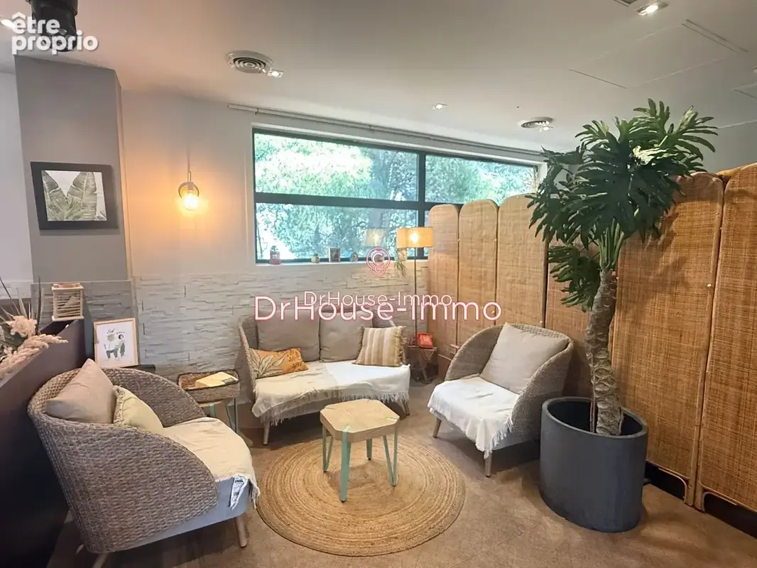 Commerce 220 m² à vendre à La Ciotat (13600) - photo 2
