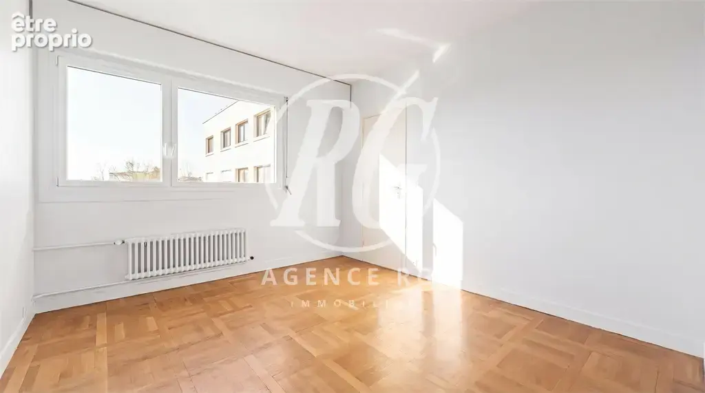 Havre de paix en dernier étage : 88 m² avec tennis, terrasse et vue verdoyante - photo 6