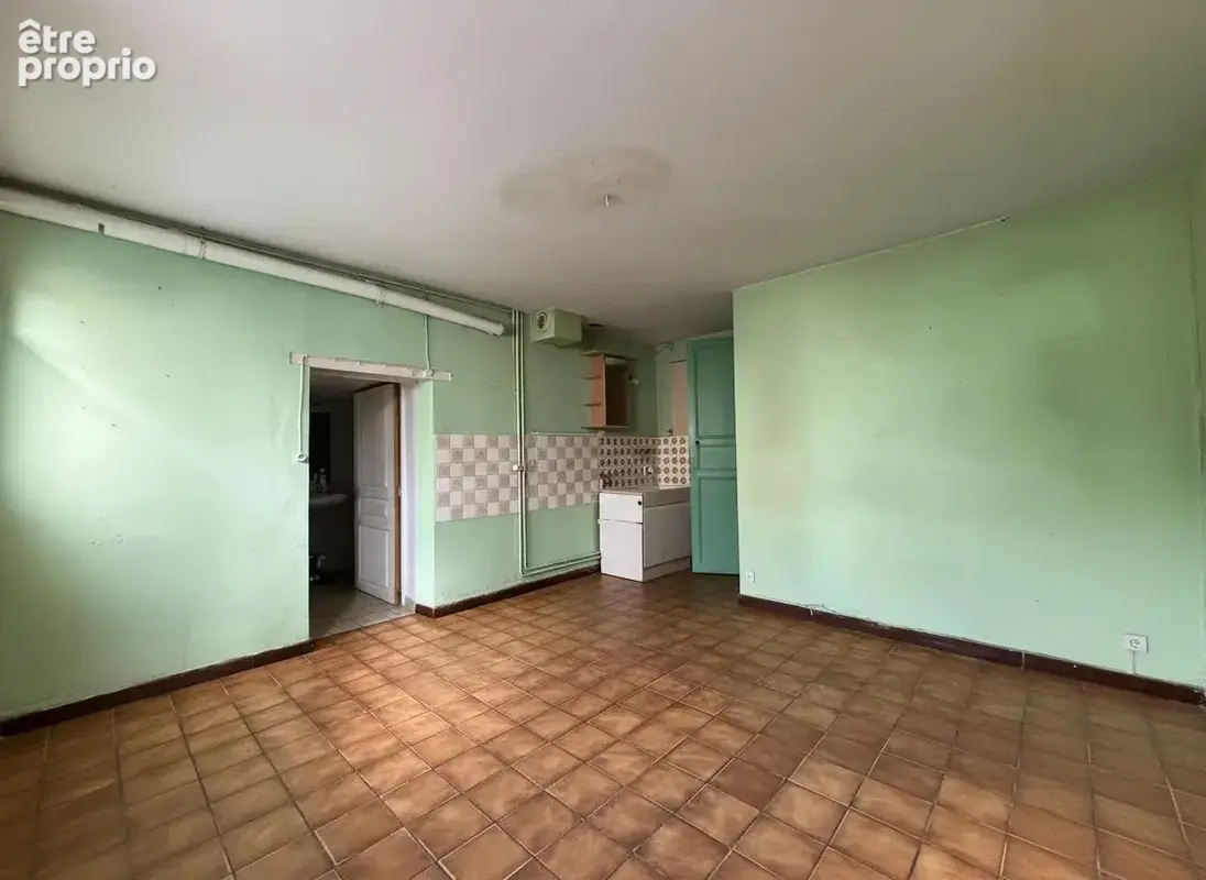 Maison à rénover avec jardin et garage - photo 3