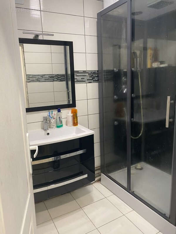 Appartement 3 pièces 61 m2 Metro Porte de la Villette - photo 5