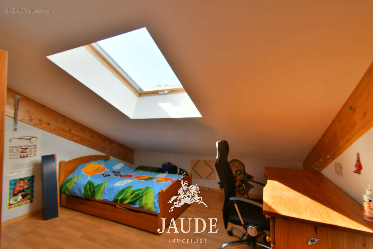 Maison d’architecte 160 m2 avec piscine + Appartement F3 de 61 m2 à rénover -Terrain 1 639 m2   L’Étang   Chan - photo 12