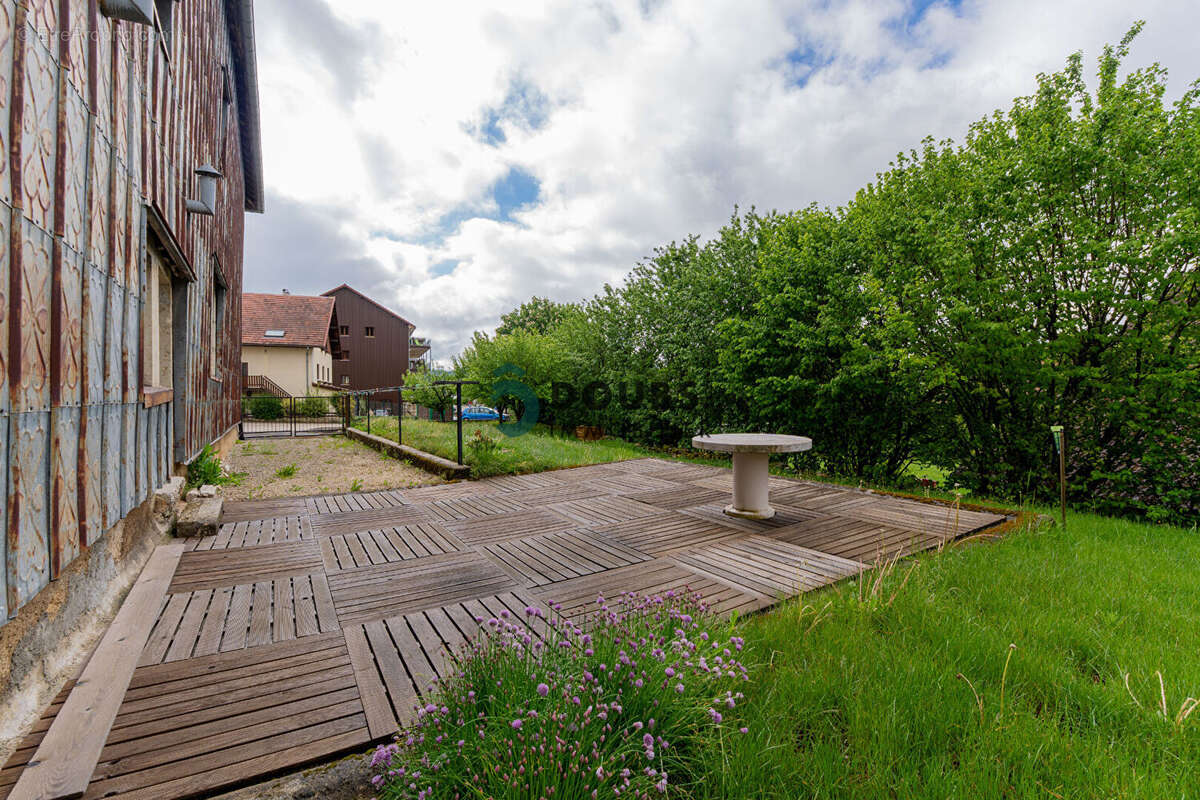 Appartement à ORCHAMPS-VENNES