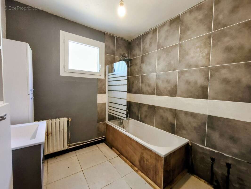 Maison 250 m² à Lussac  - photo 9