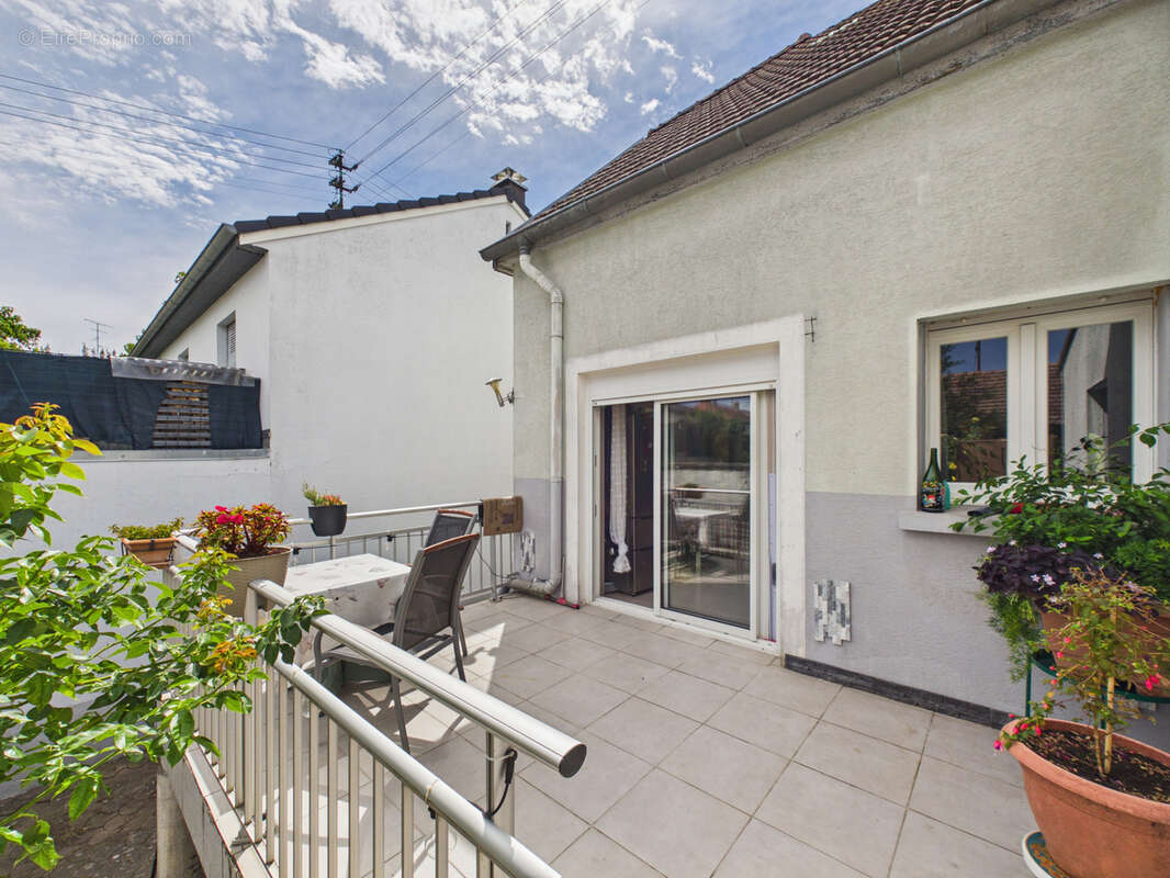 Maison de ville à rafraîchir avec jardin, cave et garage - photo 19