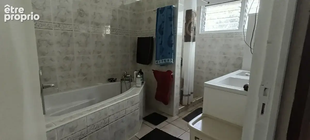 La possession/sainte-therese - a vendre villa f5   4 chb - terrain 591 m2 - piscine. - photo 15