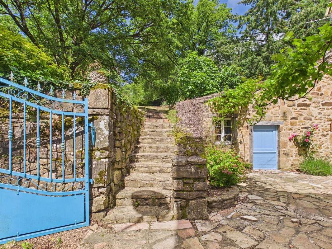 École restaurée du Quercy à couper le souffle près de Najac, avec gîte spacieux et piscine - photo 17